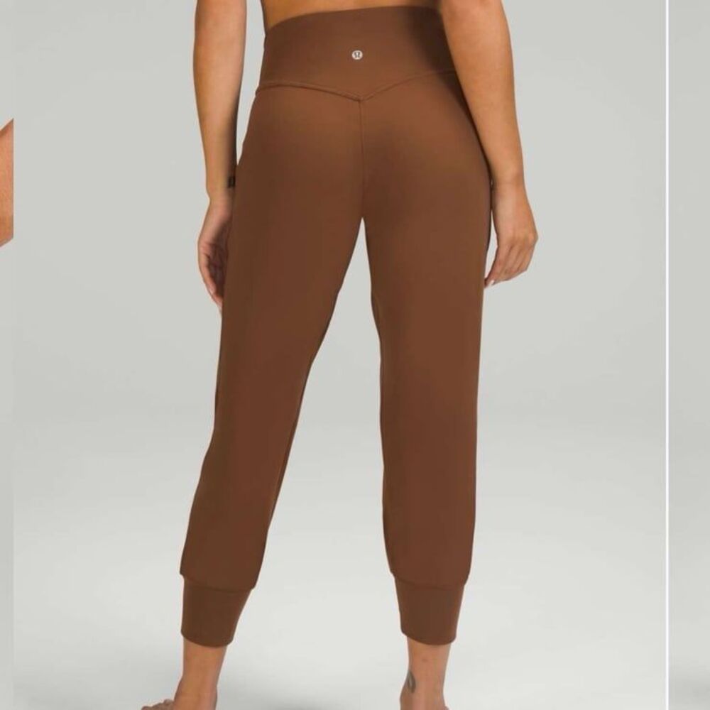 Lululemon Align High-Rise Cropped Jogger
Roasted Brown | 2